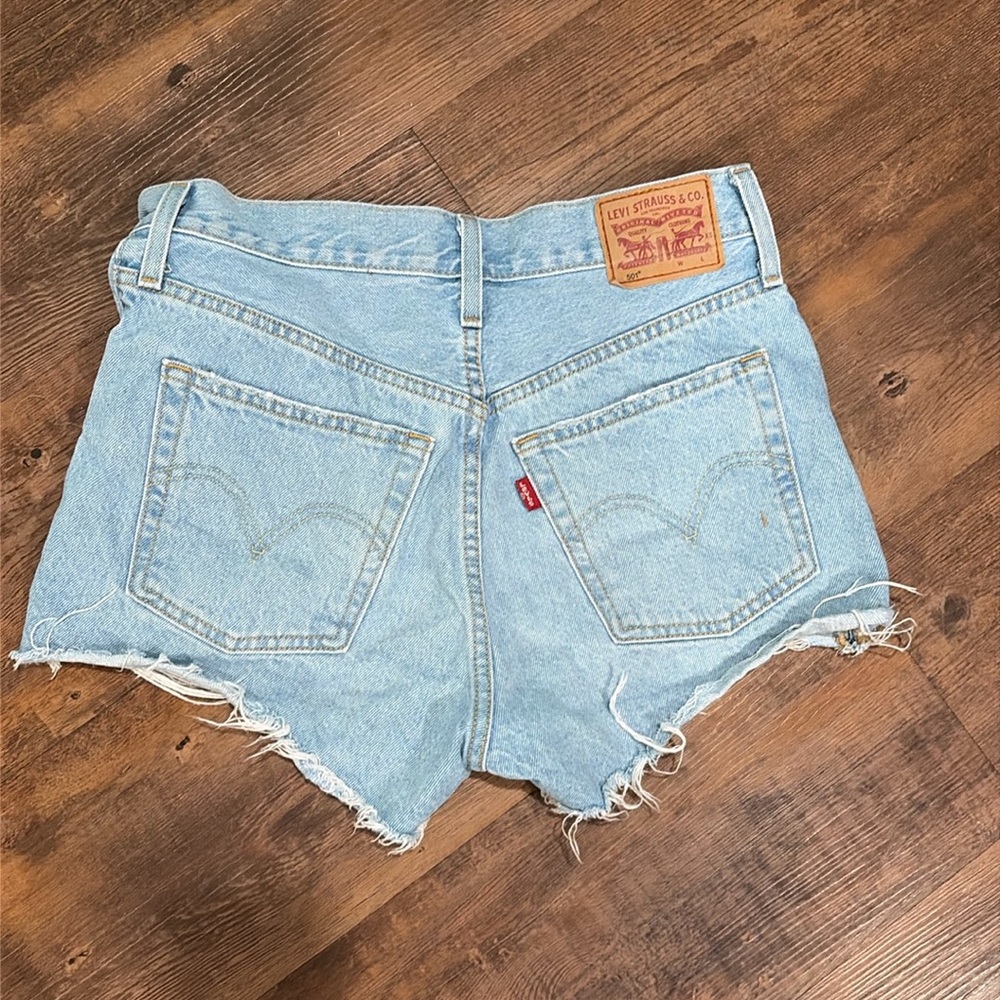 Levi 501 denim shorts - Picture 2 of 3